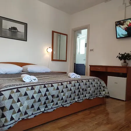 Pansion Alen - Dugi Otok Bed & Breakfast