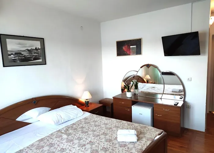 Pansion Alen - Dugi Otok Bed & Breakfast 3*