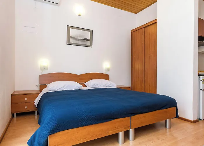 Pansion Alen - Dugi Otok Bed & Breakfast